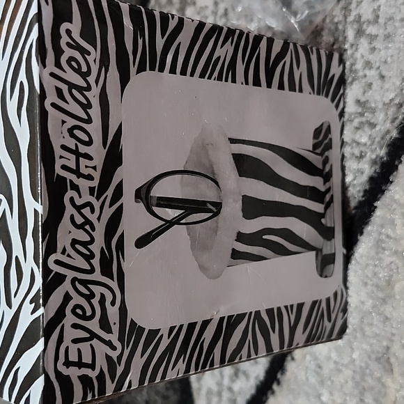 ZEBRA PRINT PLUSH LINED EYEGLASSES PROTECTIVE HOLDER - Picture 2 of 12